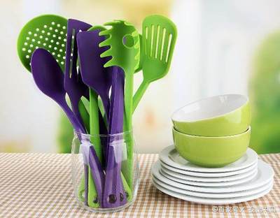 廚房塑料制品煥新秘籍 清潔、除味、去漬全攻略