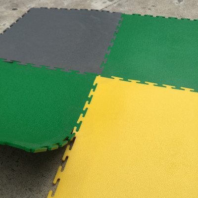 工業(yè)地板廠家 大小規(guī)格供應(yīng) 來(lái)色定做PVC塑膠地墊 鎖扣塑膠地板圖片_高清圖_細(xì)節(jié)圖-上海欣運(yùn)塑膠制品 -